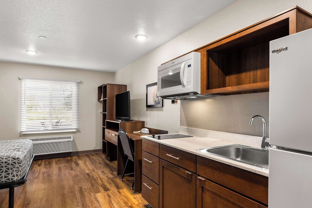 WoodSpring Suites Port St Lucie 16/18