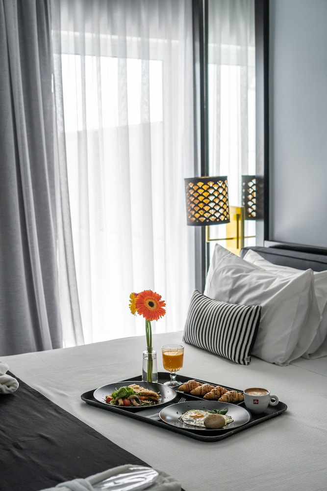 Athenian Riviera Hotel & Suites 43/72