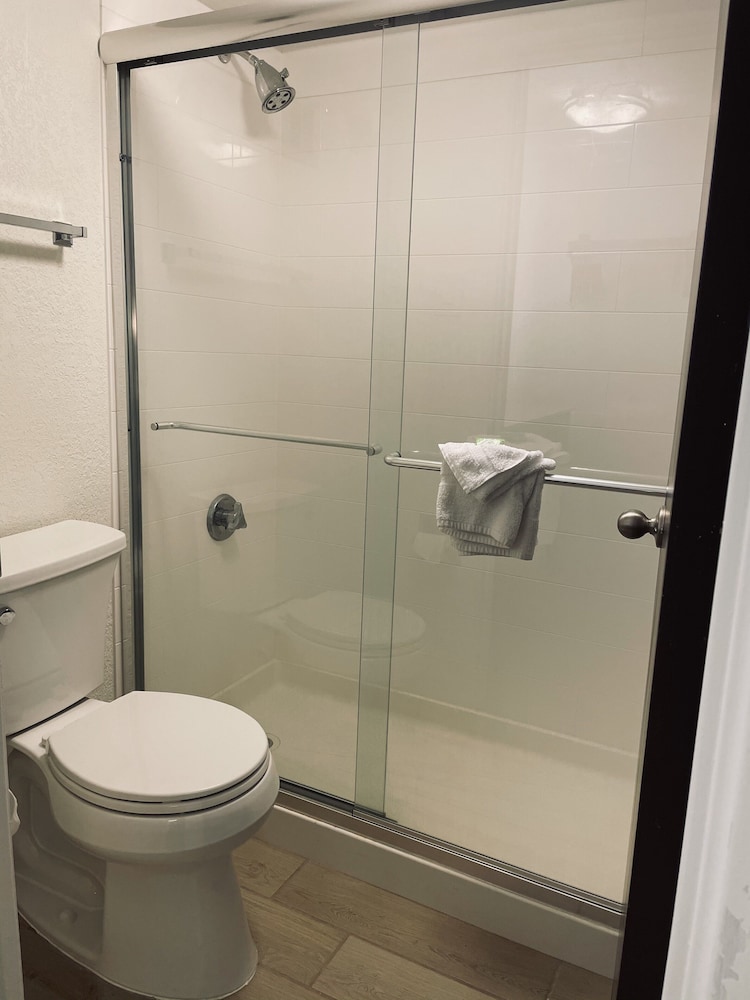 Wyndham Garden Romulus Detroit Metro Airport 6/40