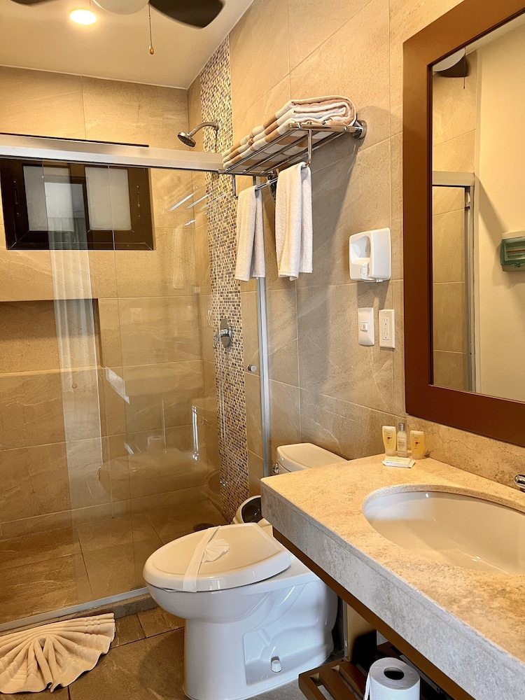 Grand Fifty Suites 21/65