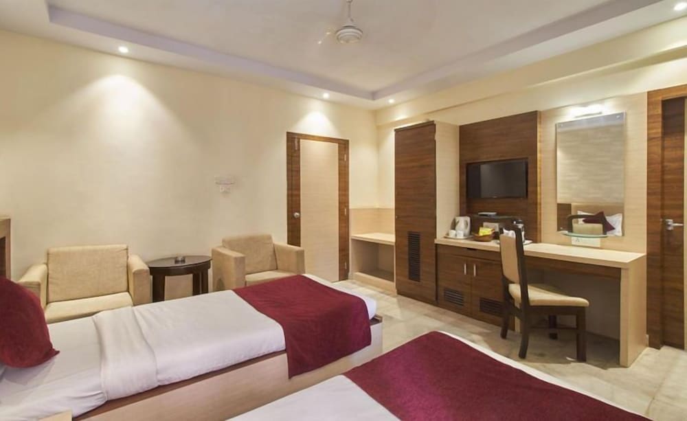Pallavi International Hotel 8/25