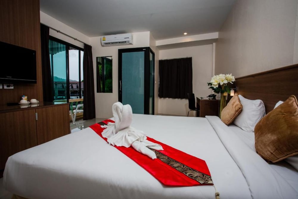 The Wave Hotel Patong 35/73