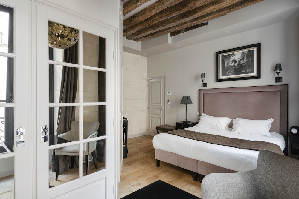 DELUXE, QUEEN BED