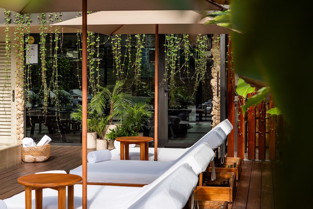 Elcielo Hotel and Restaurant 32/56