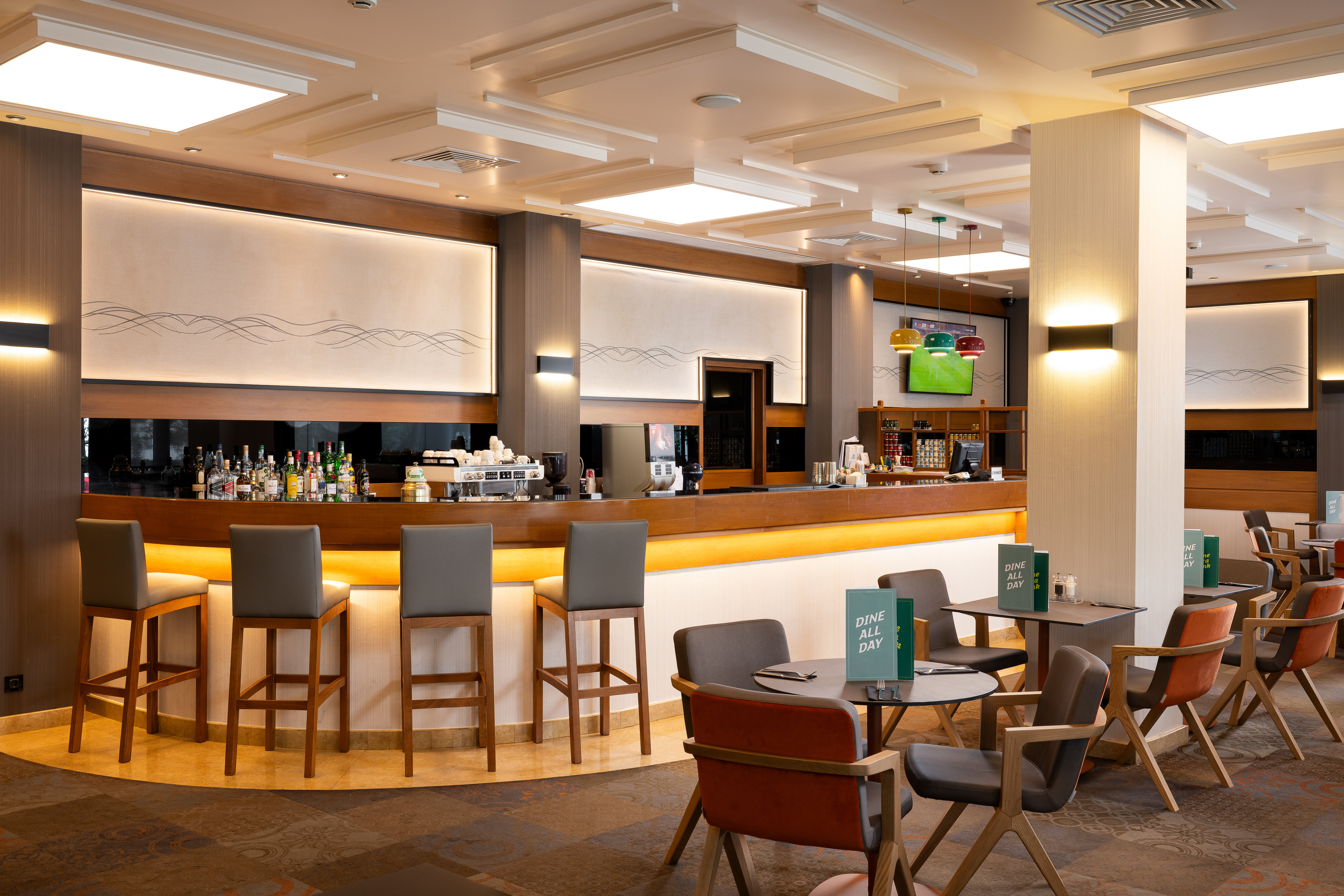 Holiday Inn Athens Airport 36/66