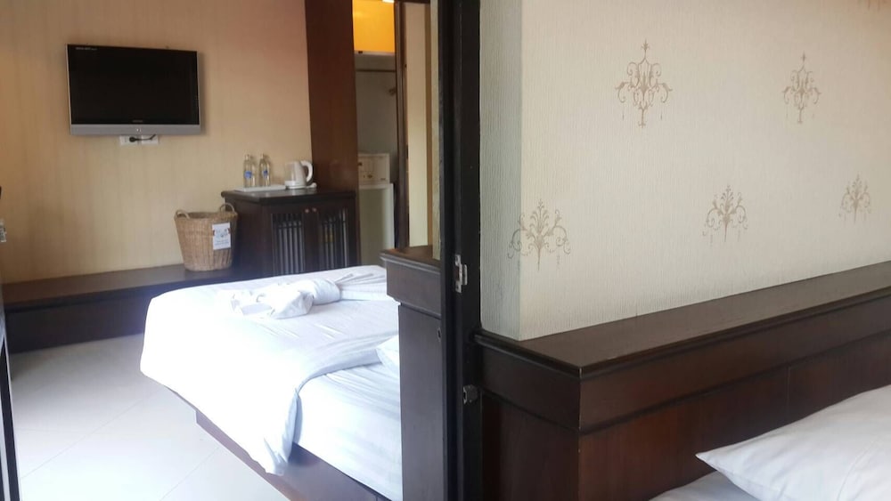 Rayaburi Hotel Patong 34/52