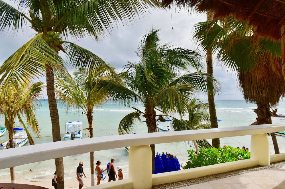 Playa Palms Hotel 60/69