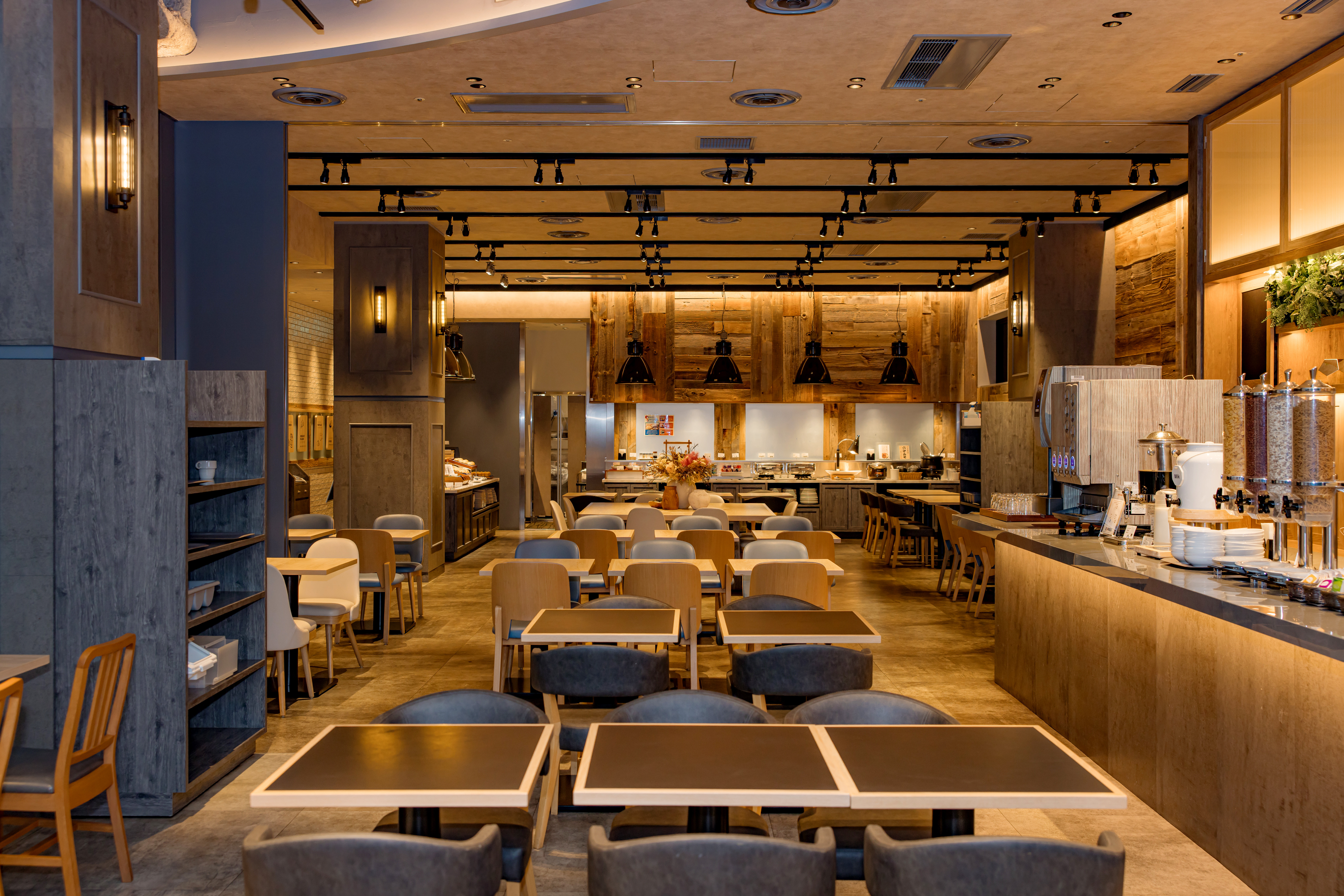 Holiday Inn Express Osaka City Centre Midosuji 63/86