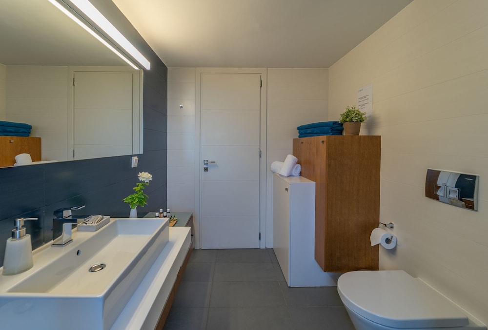 Abelia Luxurious Villas 22/23