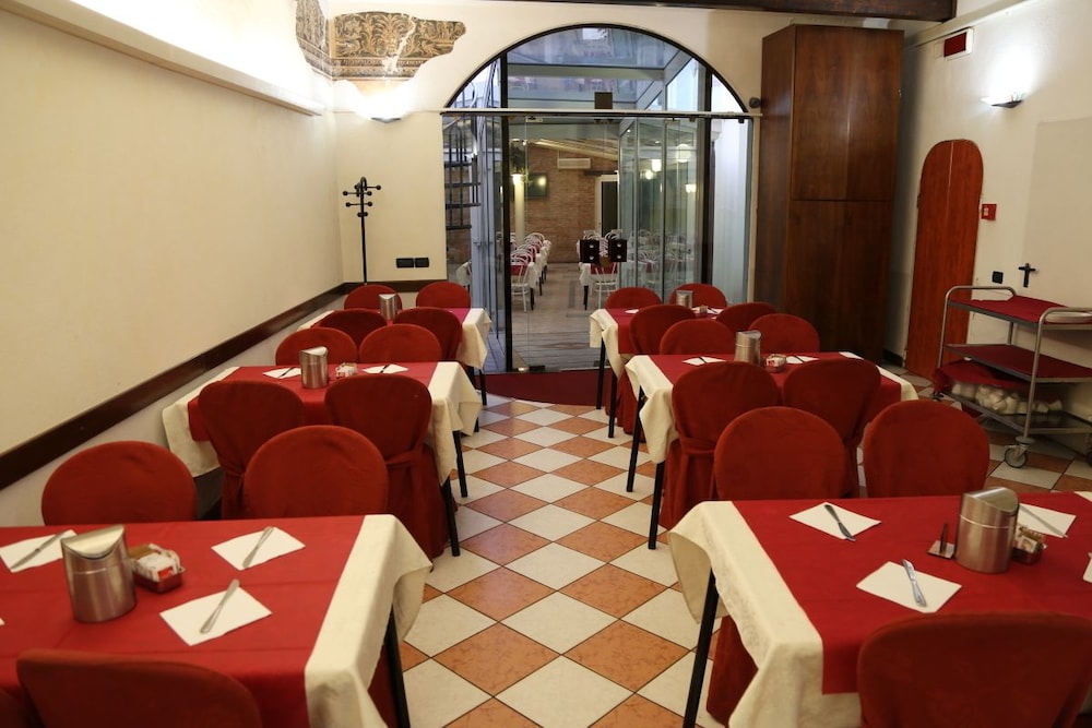 restaurant-cafeteria