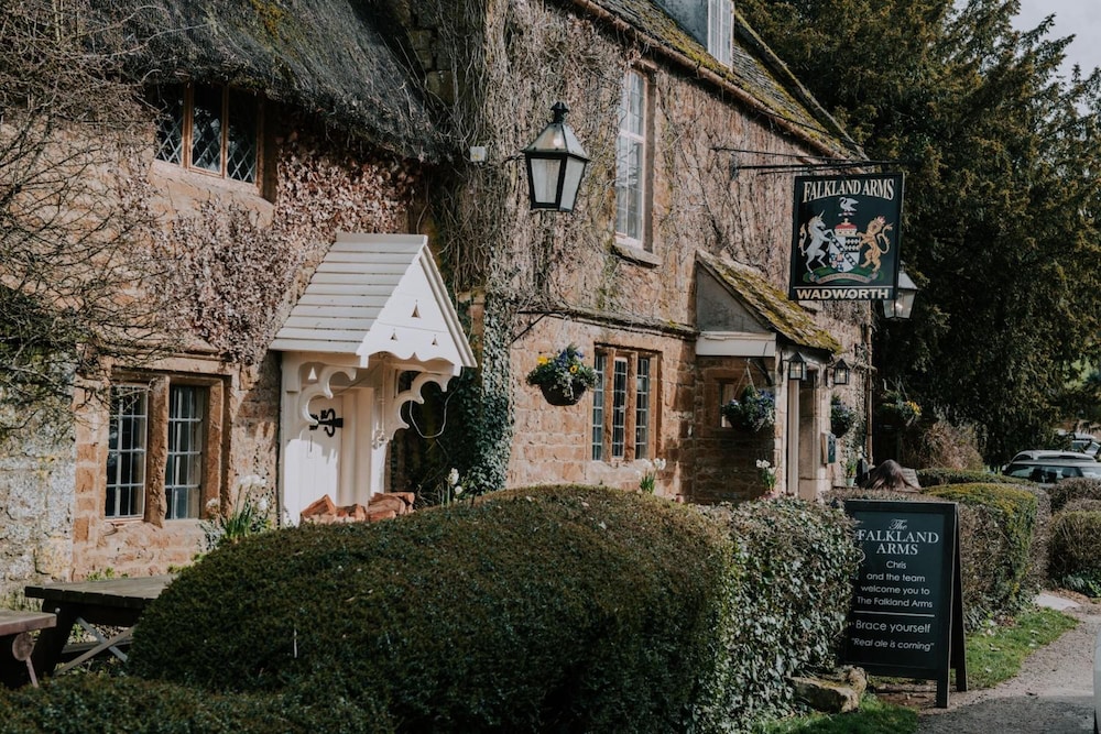 The Falkland Arms 45/50