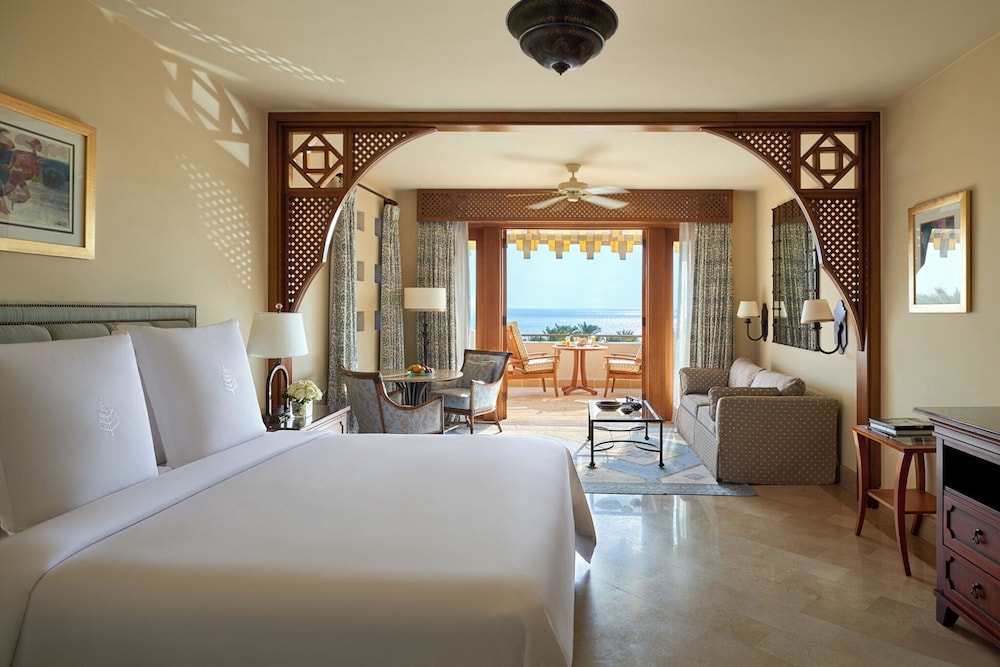 DELUXE, KING BED, SEA VIEW