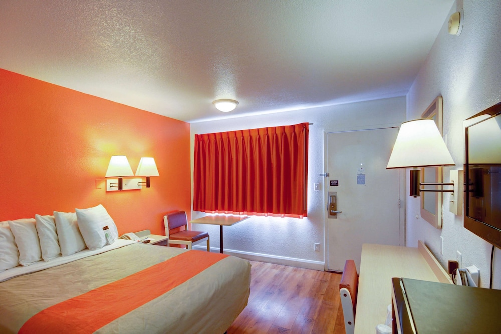 Motel6 Saint George, UT - University/Historic Downtown 15/53