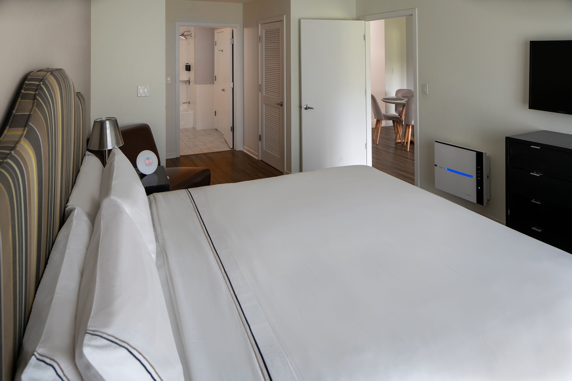 1 Bedroom, the Level, Suite, King Bed, Sofa