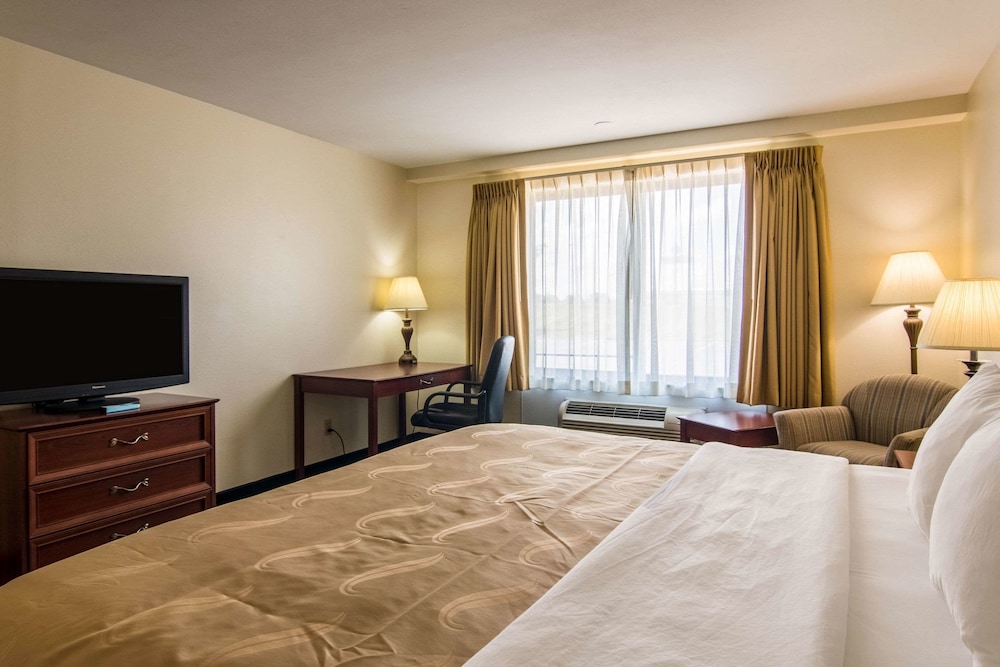 Quality Inn Foristell, MO 13/48