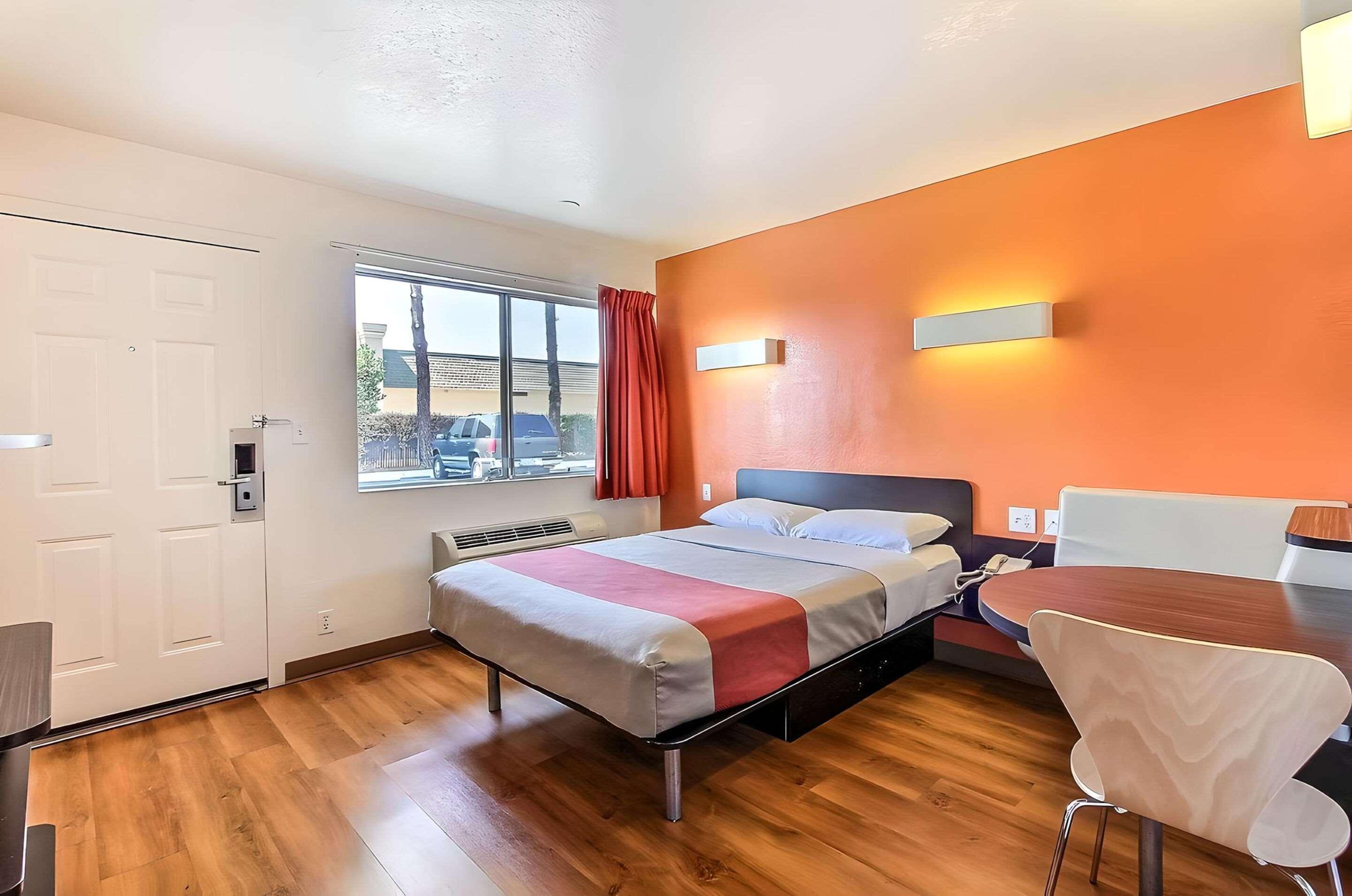 ROOM, DOUBLE BED, ACCESSIBLE