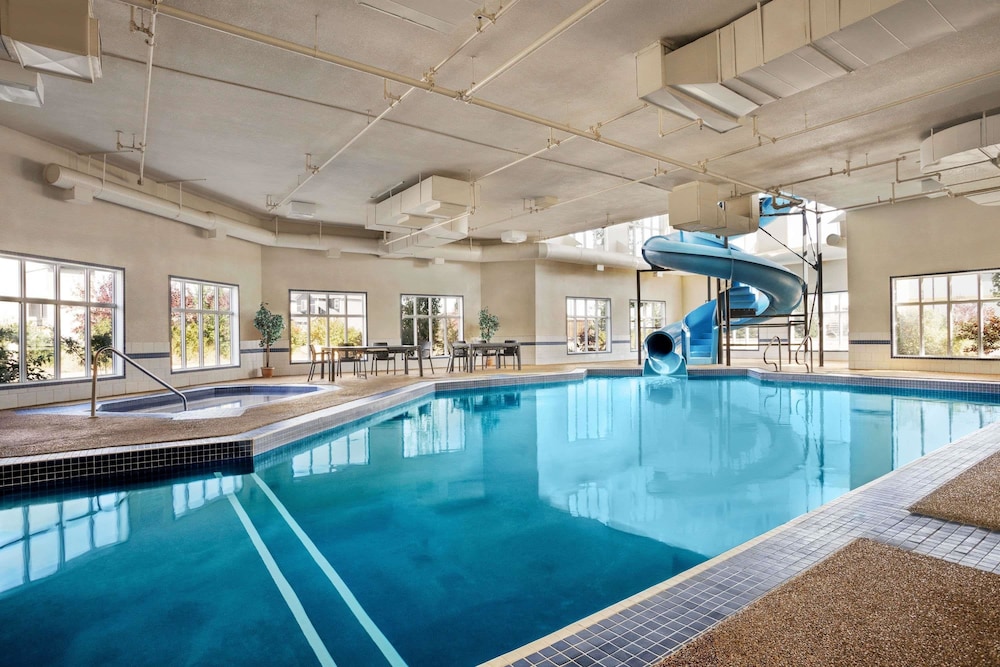 Days Inn & Suites By Wyndham Strathmore 4/29