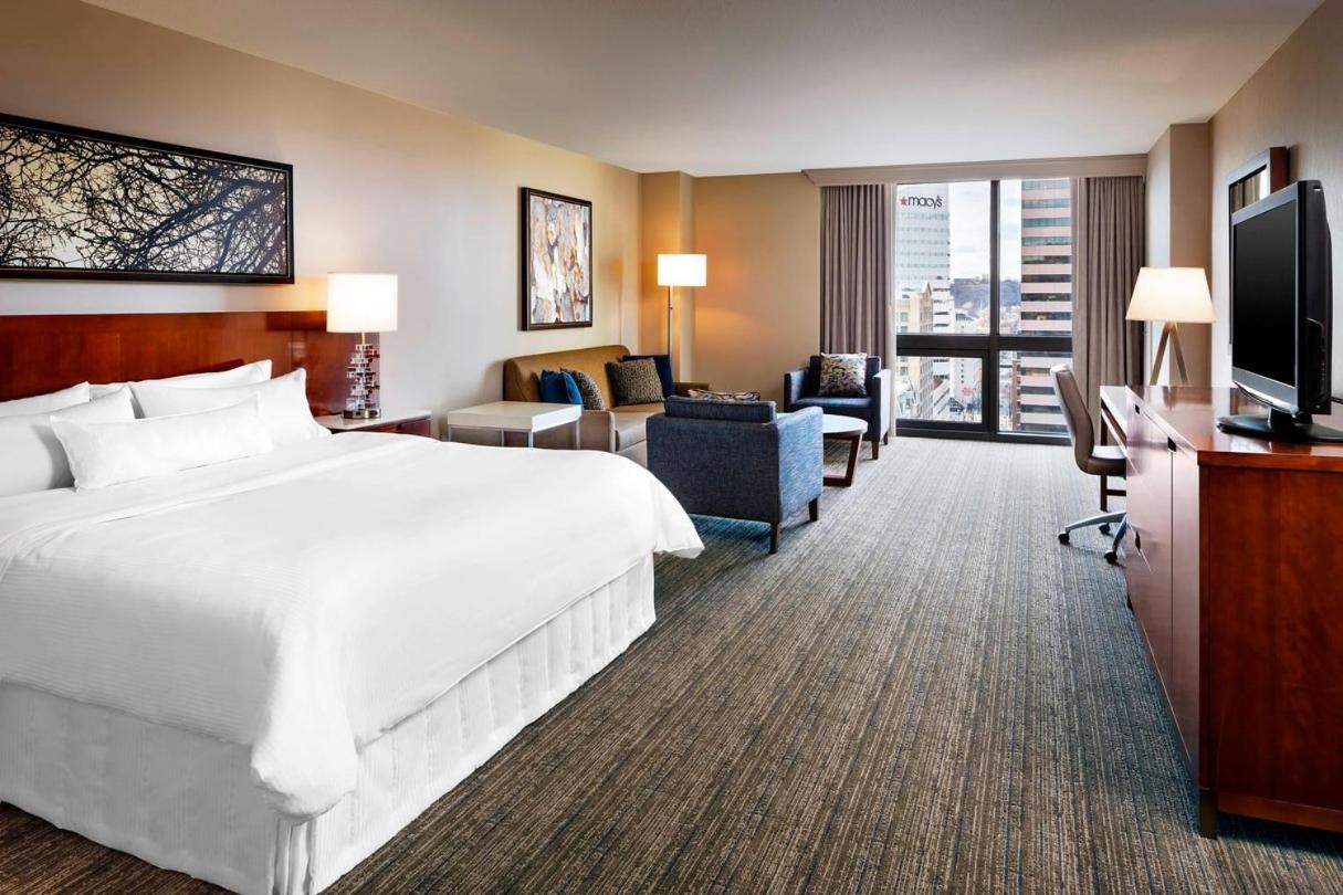 Luxury, Studio, King Bed, Fountain Square View, Large