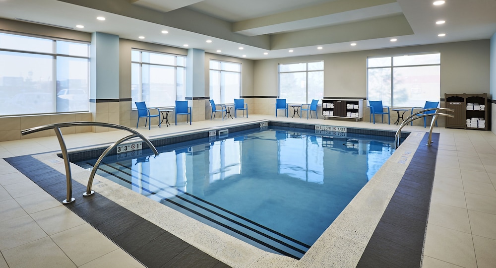 Holiday Inn Express And Suites Brantford 34/66