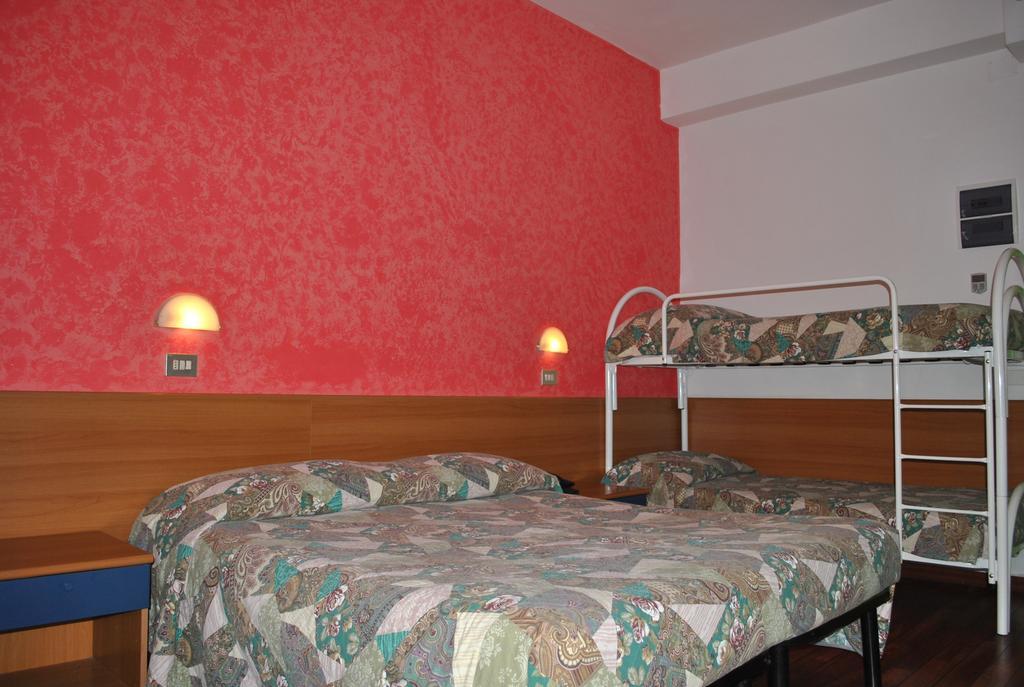 Senior Hotel 10/22