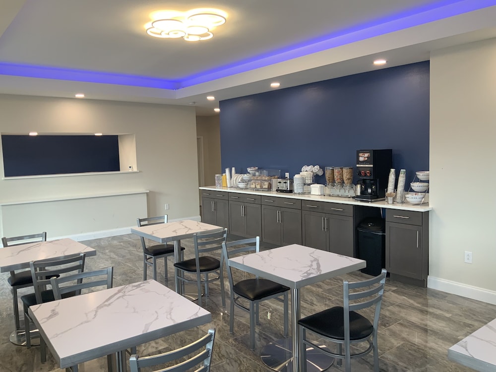 Days Inn by Wyndham Troy IL 28/34