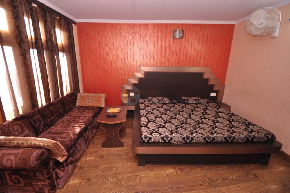 Hotel Sidharth Regency 30/34