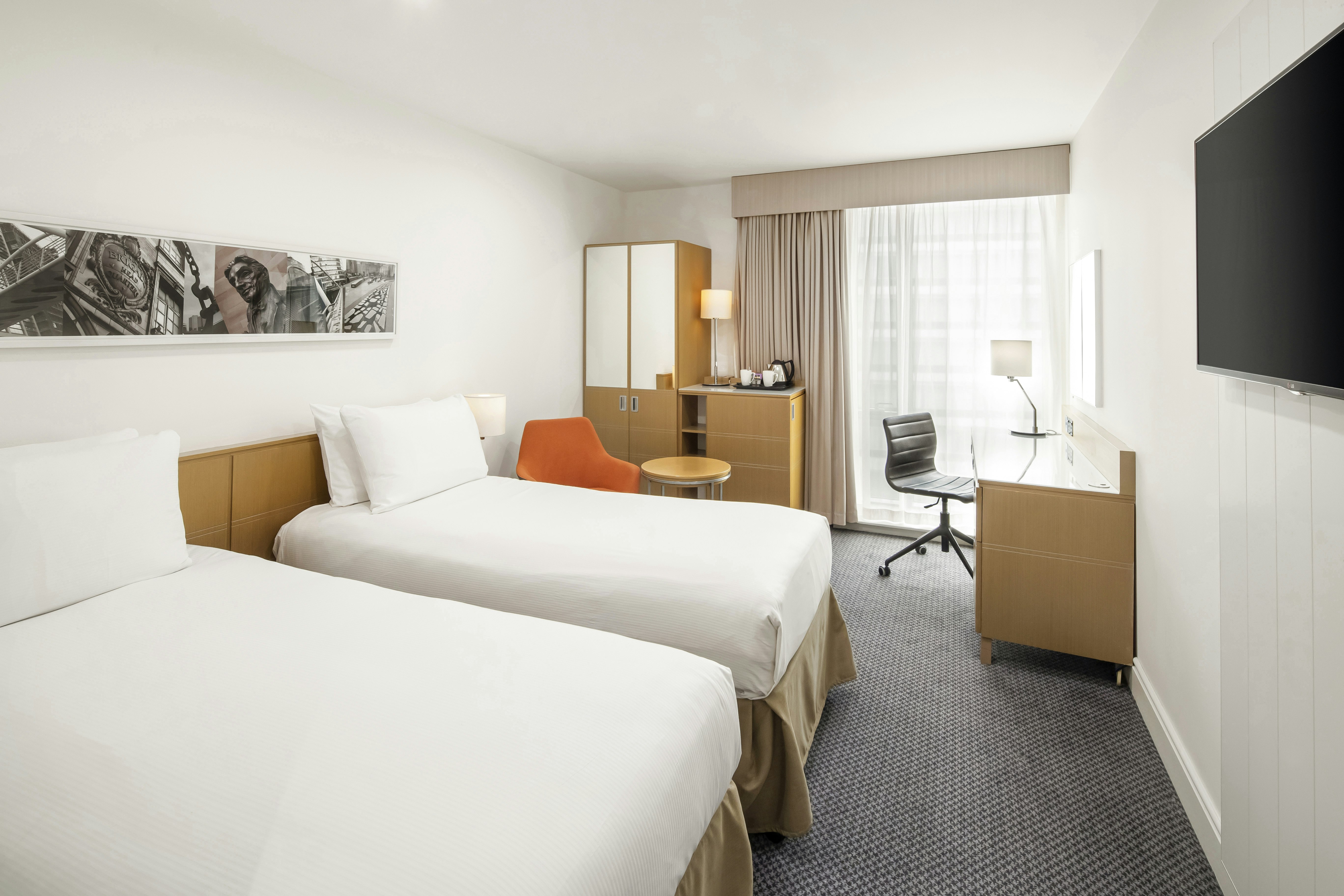 GUEST ROOM, TWIN BEDS