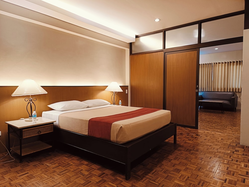 Tropicana Suites 30/74