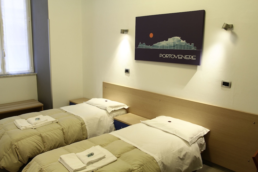 CONNECTING, DOUBLE BED