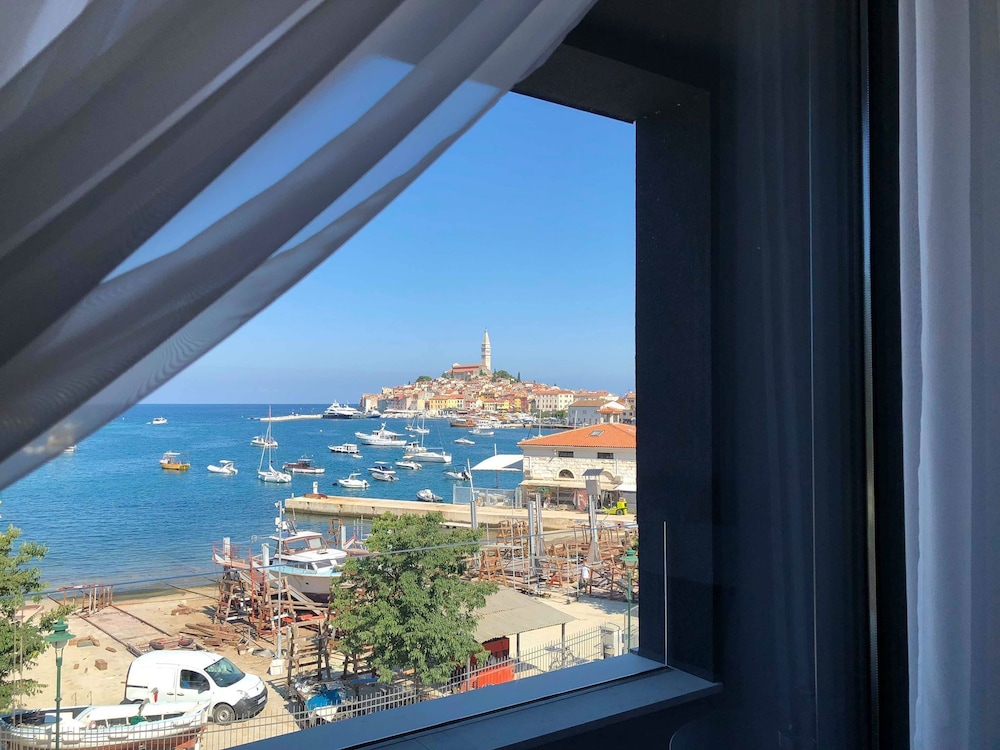 Delfin Hotel 29/32