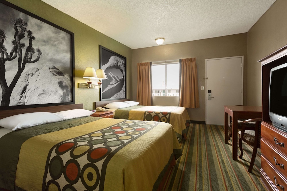 Super 8 By Wyndham Ridgecrest 20/44