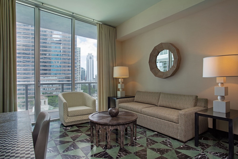 W Miami 23/34