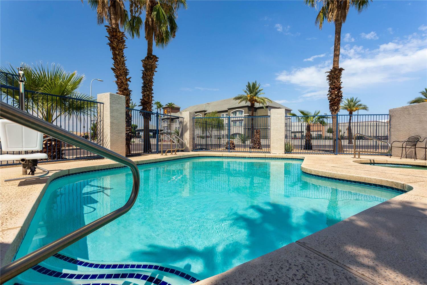Days Inn by Wyndham Phoenix West 7/14