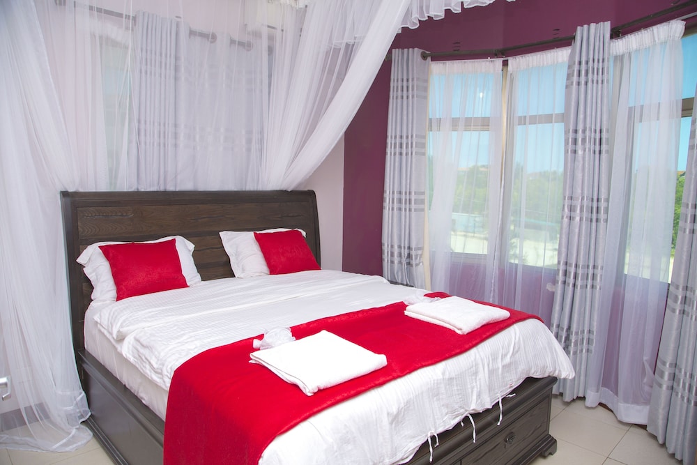 4 BEDROOMS, APARTMENT