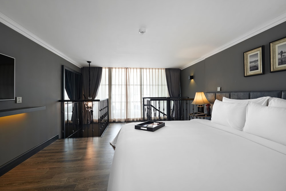 DUPLEX, SUITE