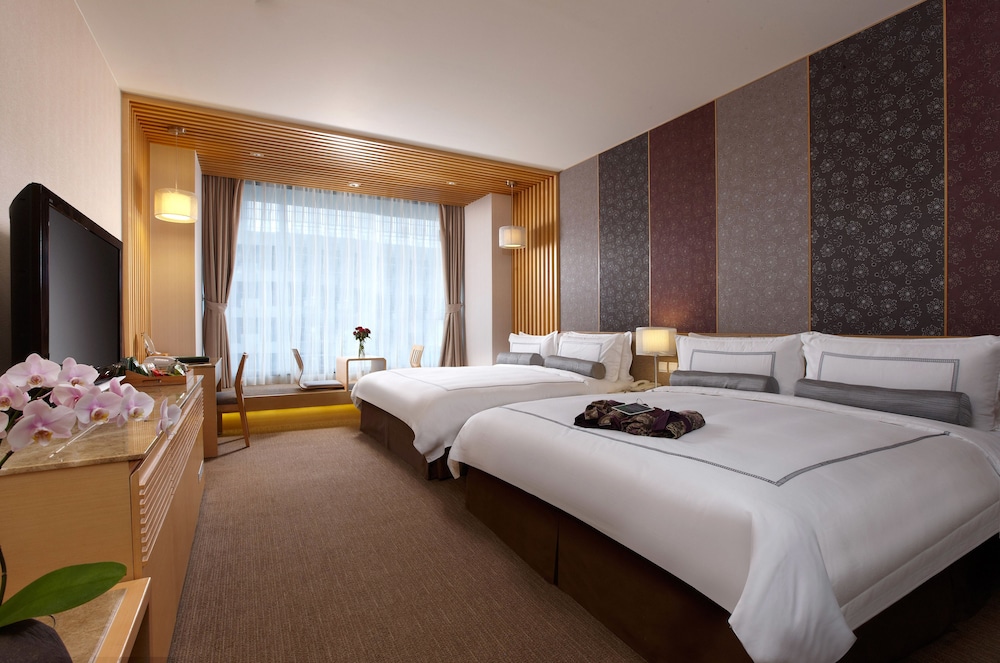 Evergreen Resort Hotel Jiaosi 24/70