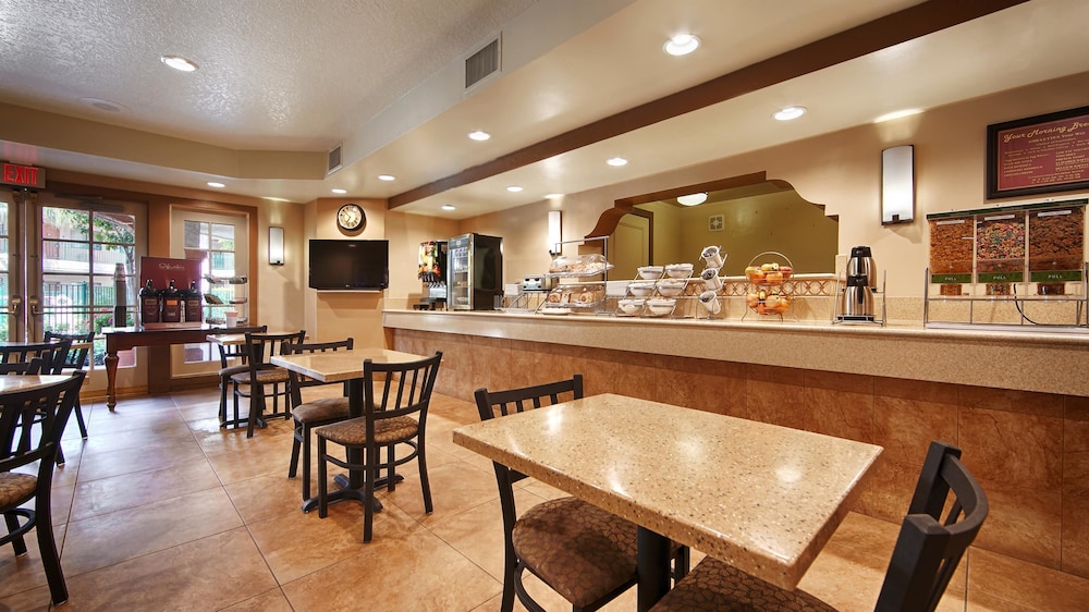 Best Western San Dimas Hotel & Suites 33/40
