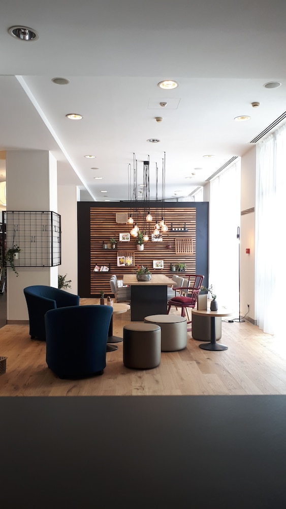 Vienna House Easy by Wyndham Airport Bucharest 33/68