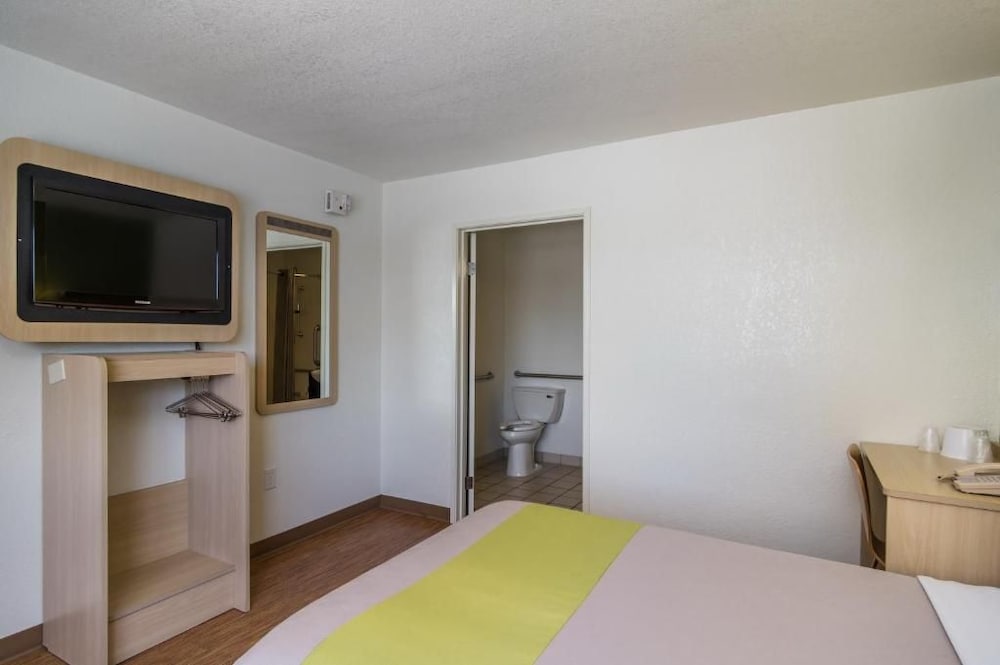 Motel6 Bellmead, TX - Waco 25/57