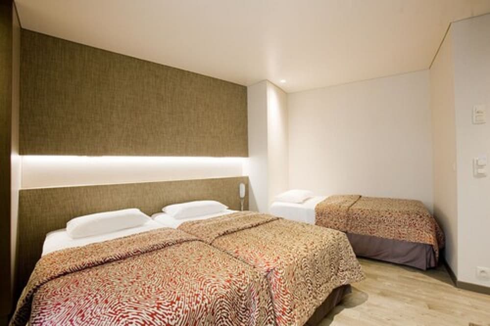 ROOM, TRIPLE