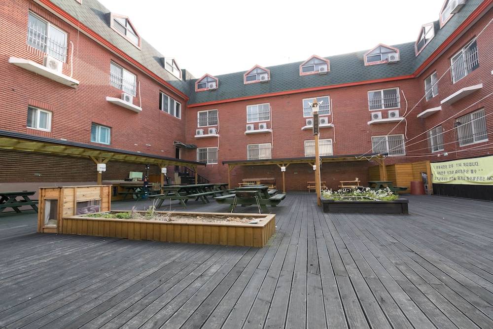 Mammoth Resortel 34/36