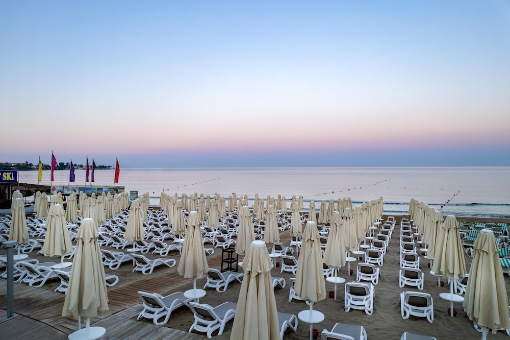 Trendy Side Beach - Adults Only 16 Plus 67/71
