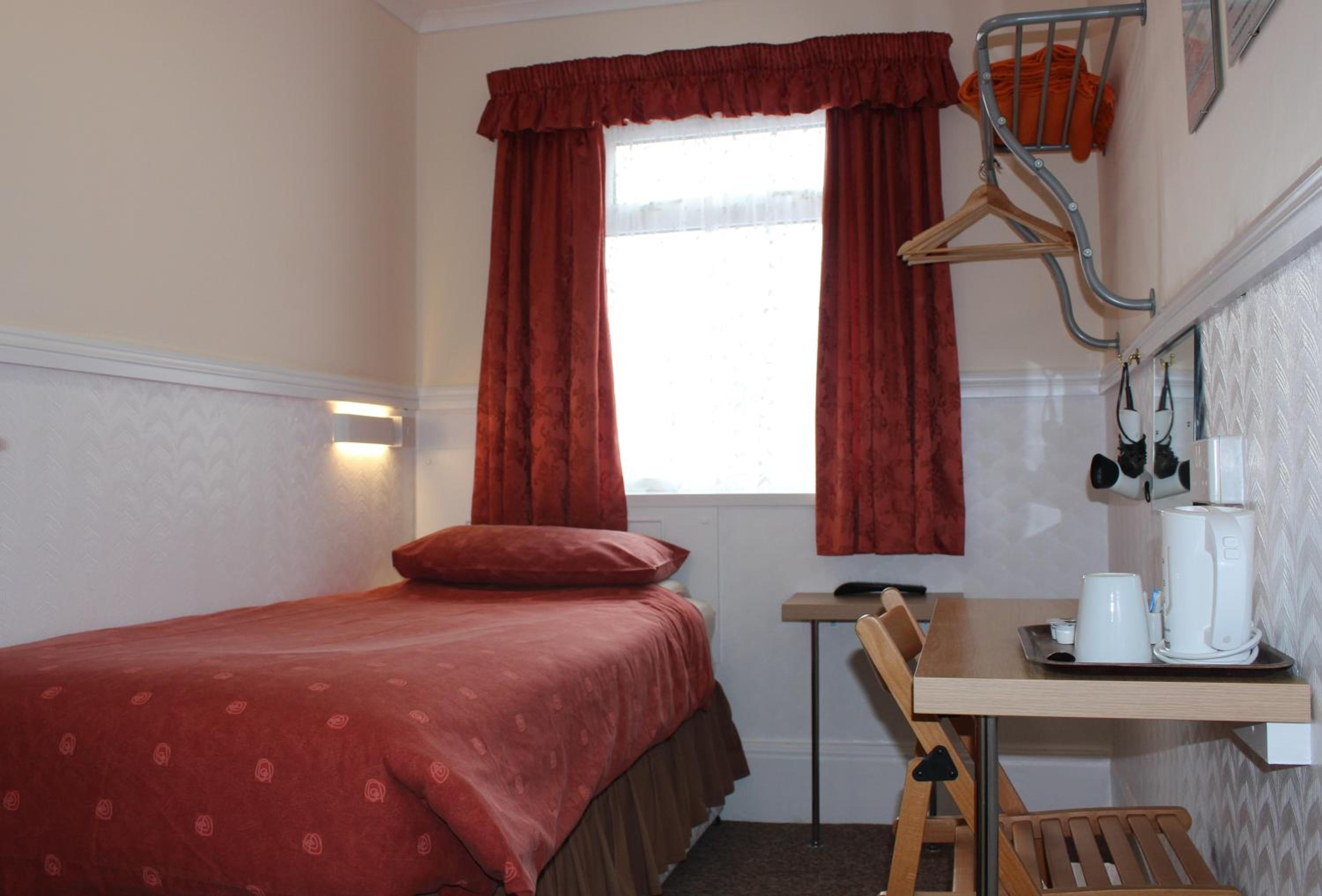 Rollason Wood Hotel 6/15