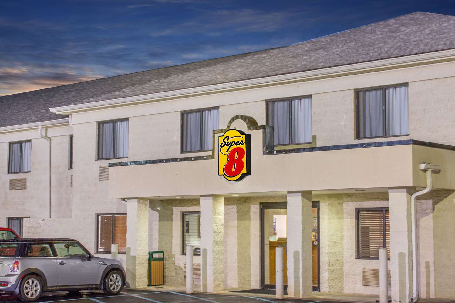 Super 8 By Wyndham Bedford 2/7
