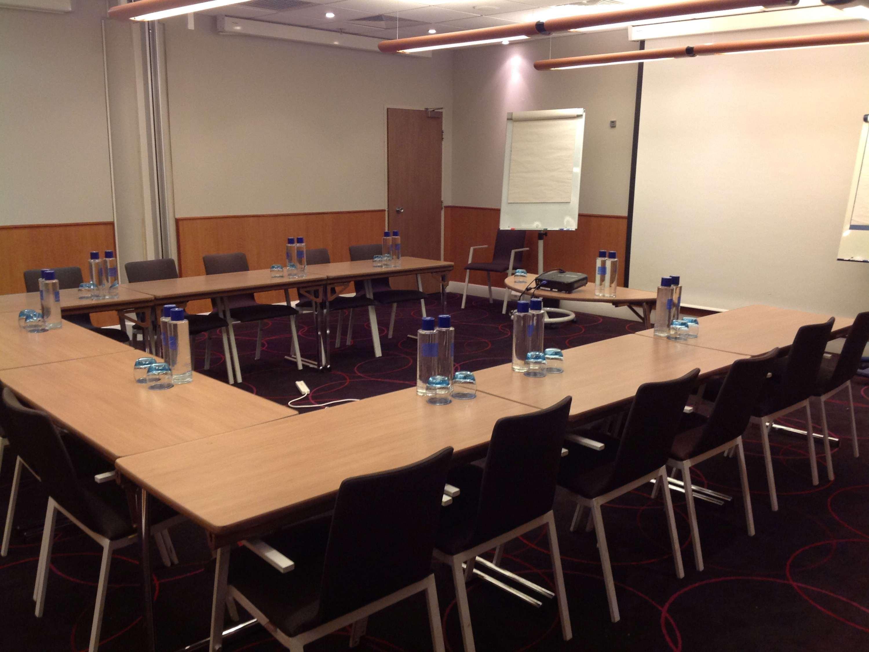 Novotel London Heathrow Airport - M4 Jct 4 Hotel 44/50