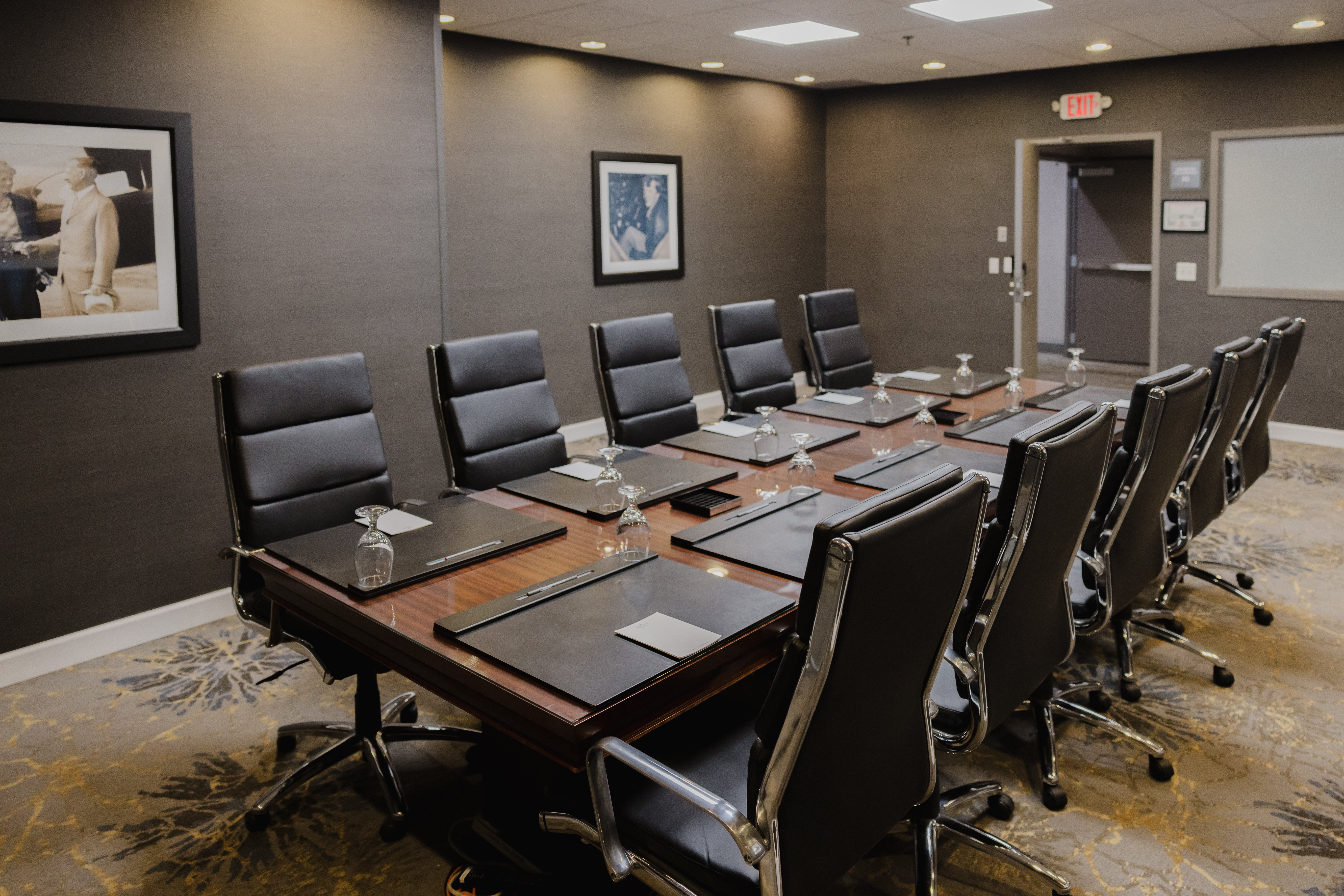 Crowne Plaza Suites Msp Airport Mall Of America 37/50