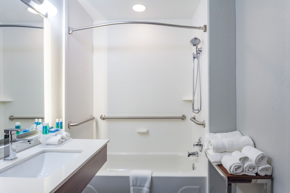 Holiday Inn Express Suites Augusta West Ft Gordon Area 18/69