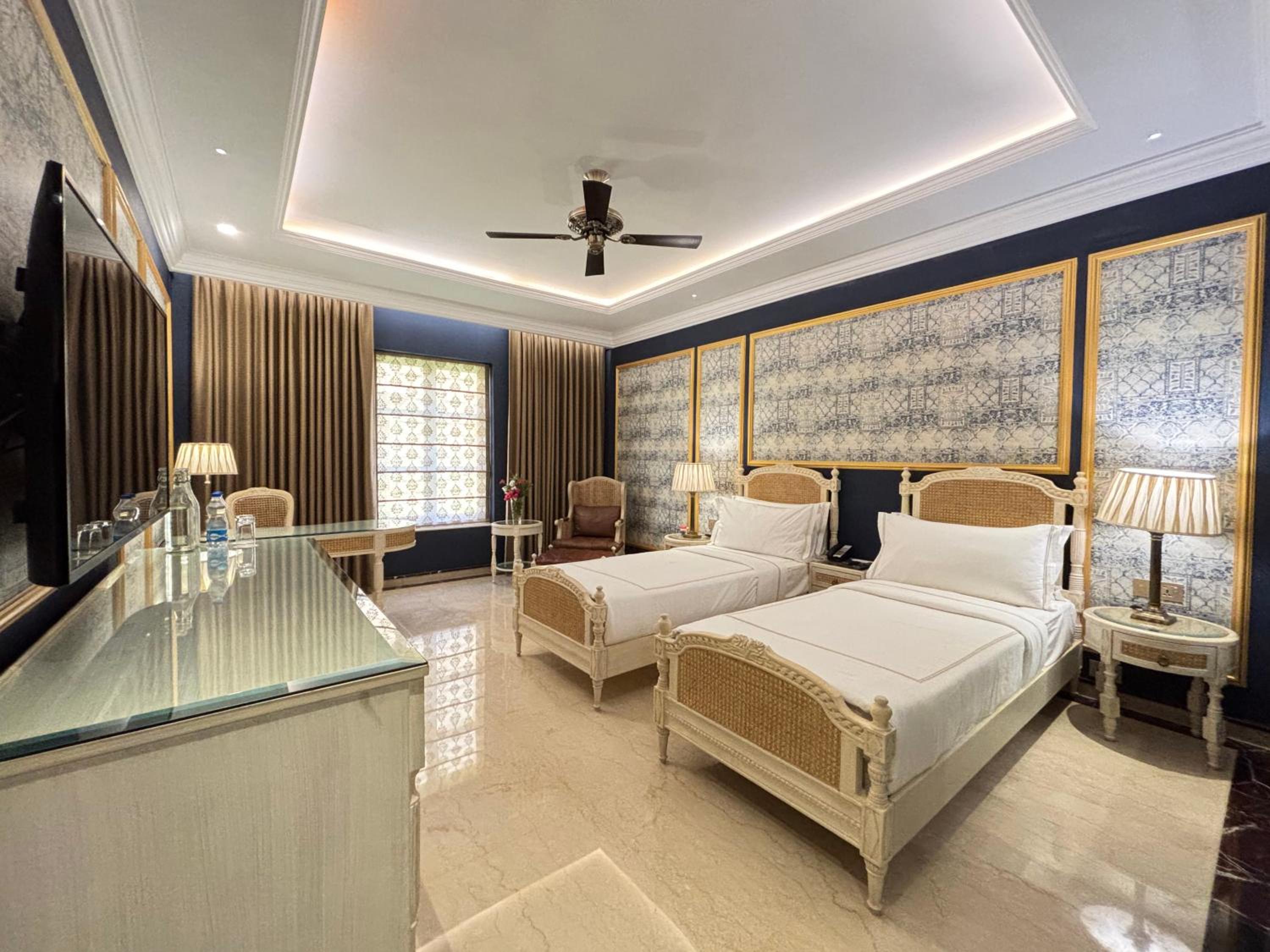 Royal, Palace, Twin Beds, King Bed