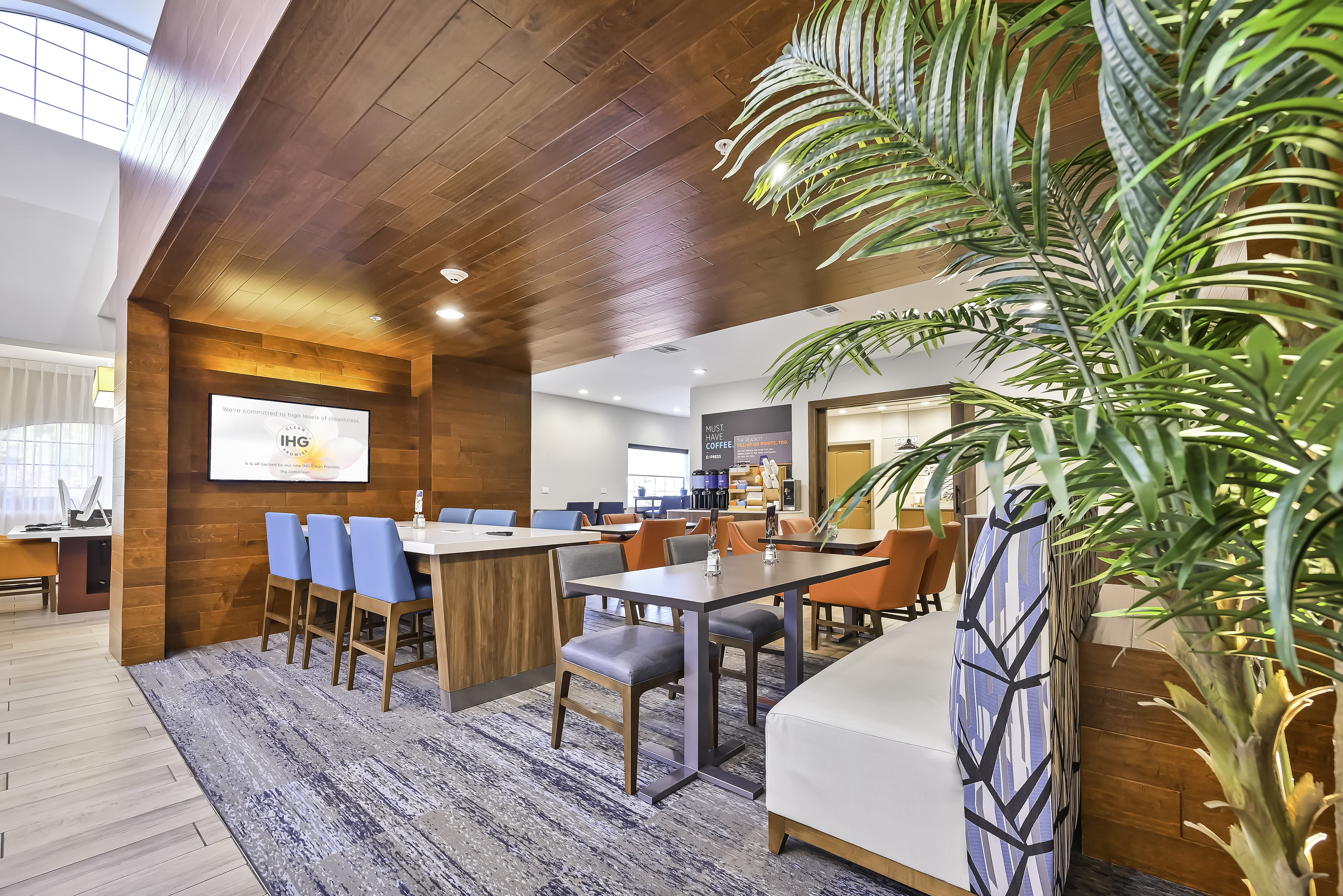Holiday Inn Express Palestine 40/45