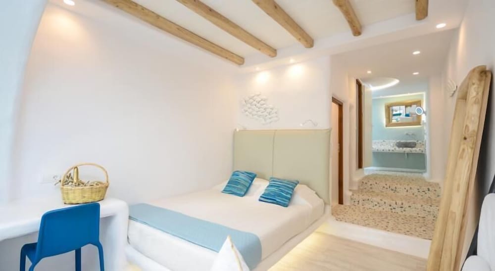 2 BEDROOMS, SUITE, SEA VIEW, TWO STORY
